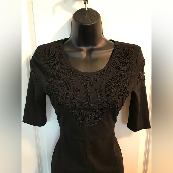 Long Black Dress w Applique Design Bodice - Picture 2 of 13
